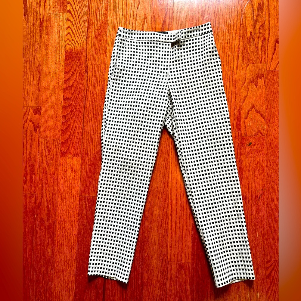 TopShop Petite, woman’s black & white- crop pants. Size 0